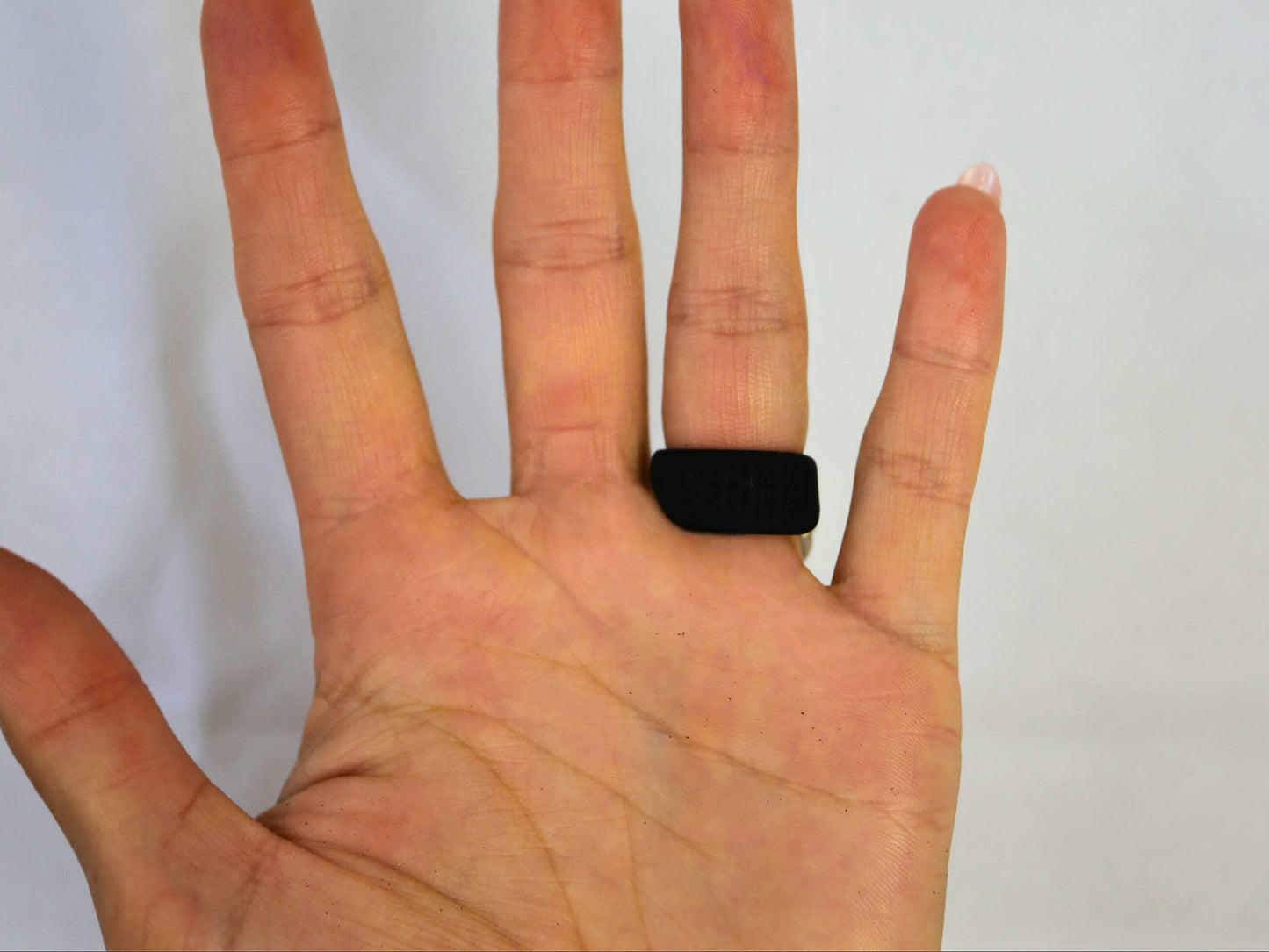 Ring protector: Black